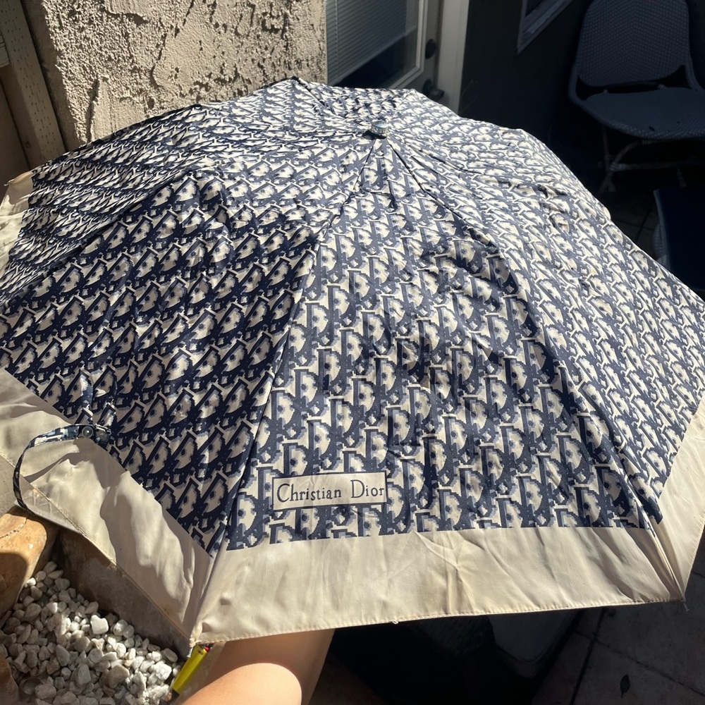 Dior umbrella